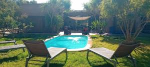 Bazén v ubytování villa marrakech avec piscine nebo v jeho okolí