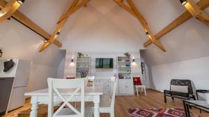 a dining room with a white table and chairs at Relax Cabins in Cristian