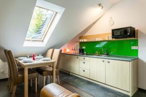 Kuchyňa alebo kuchynka v ubytovaní Rent like home - Strzelców 30C