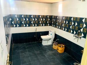 Desert island Camp & Resort Jaisalmer的一间浴室