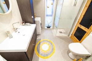 a bathroom with a toilet sink and a shower at Vaeranes- Ny hytte med flott utsikt in Ramberg +31 photos