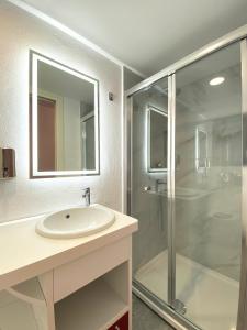 Koupelna v ubytování Citizen Suites