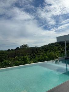 Bazén v ubytování Luxury Seaview Pool Villa Phuket nebo v jeho okolí