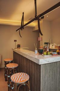 a bar in a restaurant with stools at Villa Chiesa in Le Grau-du-Roi