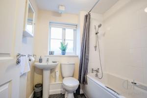 Bilik mandi di Guest Homes - Blackthorn Retreat