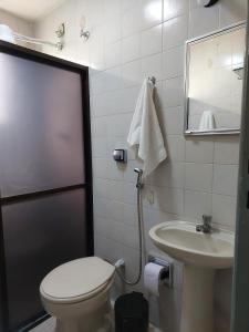 a bathroom with a toilet and a sink at MIRANTE DA PRAINHA in Arraial do Cabo