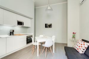 Kuchyňa alebo kuchynka v ubytovaní Apartments Florence-Ginori Terrace + 8 fotografií