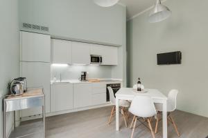 Kuchyňa alebo kuchynka v ubytovaní Apartments Florence-Ginori Terrace