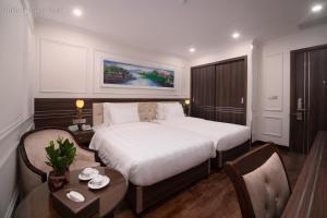 Voodi või voodid majutusasutuse Hillary Hanoi Hotel toas