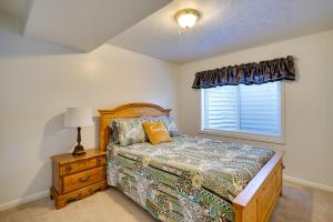 een slaapkamer met een bed en een raam bij North Salt Lake Vacation Rental 7 Mi to Downtown in North Salt Lake