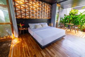 Postel nebo postele na pokoji v ubytování Danta Santa Lofts + 37 fotografií