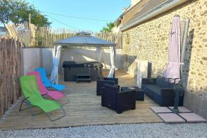 Patio nebo venkovní prostory v ubytování Superbe Gîte bord de mer avec jacuzzi 6 personnes