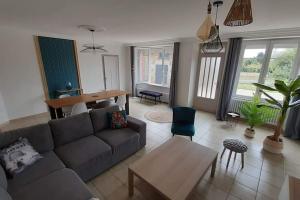 Posezení v ubytování Superbe Gîte bord de mer avec jacuzzi 6 personnes