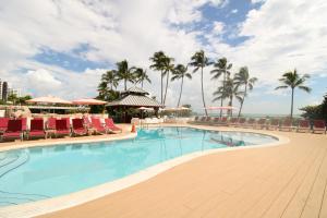 Het zwembad bij of vlak bij 2/2 with Balcony, Direct Beach Access Resort Style Condo w/ 2 pools, jacuzzi