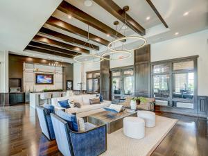 Χώρος καθιστικού στο AVE Las Colinas - Short Stay Furnished Apartment