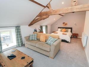 En eller flere senge i et værelse på Hawthorn Cottage