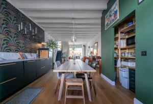 Cuisine ou kitchenette dans l'établissement Grande Maison Cusset - Maison de ville et Studio