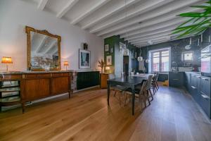 Photo de la galerie de l'établissement Grande Maison Cusset - Maison de ville et Studio, à Cusset