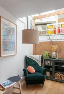 Coin salon dans l'établissement Grande Maison Cusset - Maison de ville et Studio