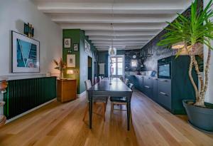 Cuisine ou kitchenette dans l'établissement Grande Maison Cusset - Maison de ville et Studio