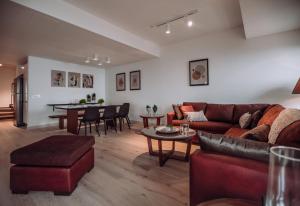 Istumisnurk majutusasutuses Gloom 3-BR Apt in Tilal Faqra