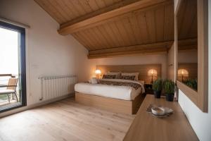 Voodi või voodid majutusasutuse Gloom 3-BR Apt in Tilal Faqra toas