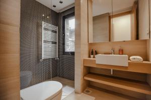 Vannituba majutusasutuses Gloom 3-BR Apt in Tilal Faqra