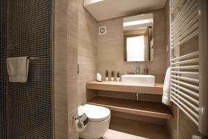 Vannituba majutusasutuses Gloom 3-BR Apt in Tilal Faqra