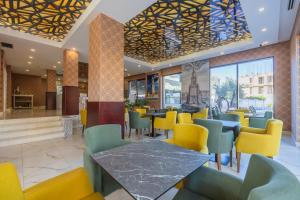 Istumisnurk majutusasutuses Hotel Pharos