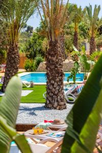 Basen w obiekcie Villa Joan - PlusHolidays lub w pobliżu