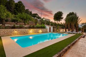 Basen w obiekcie Villa Joan - PlusHolidays lub w pobliżu