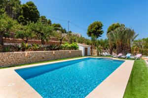 Basen w obiekcie Villa Joan - PlusHolidays lub w pobliżu