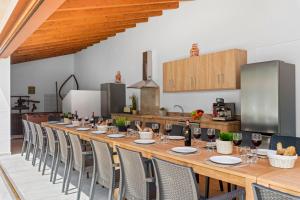 Kuchnia lub aneks kuchenny w obiekcie Villa Joan - PlusHolidays