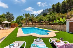 Basen w obiekcie Villa Joan - PlusHolidays lub w pobliżu
