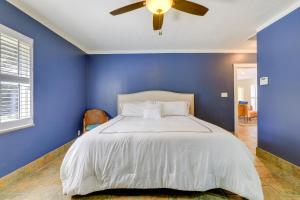 Voodi või voodid majutusasutuse Florida Retreat with Patio, Boat Dock and Shuffleboard toas