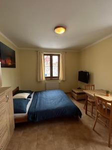 Posteľ alebo postele v izbe v ubytovaní Apartmány F - chata SVOBODĚNKA