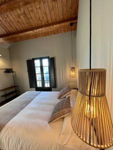Cama o camas de una habitación en Aldea Rural y Gastro Restaurante Casona de Labrada