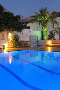 Bazén v ubytovaní Melissa Apartments, Studios & Suites alebo v jeho blízkosti