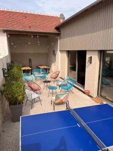 Stolný tenis v ubytovaní Maisons d'hôtes du Château au Grand Pressigny alebo v jeho okolí
