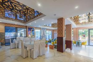 Istumisnurk majutusasutuses Hotel Pharos