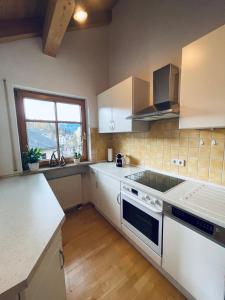 Kuchyň nebo kuchyňský kout v ubytování Ferienwohnung Alpenglühen
