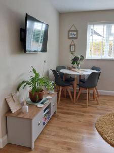 a living room with a table and a dining room at The Woodpeckers - Alresford Essex in Alresford
