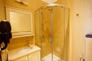 A bathroom at Irene's Resort
