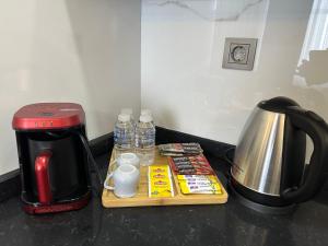 a counter top with a coffee maker and a tea kettle at İstanbul Airport House Tayakadın in Arnavutköy