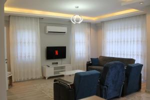 TV a/nebo společenská místnost v ubytování Bliss Villa