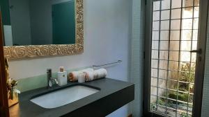 um banheiro com uma pia e um espelho em Beautiful villa in Póvoa de Lanhoso with pool and garden em Póvoa de Lanhoso mais 60 fotografias