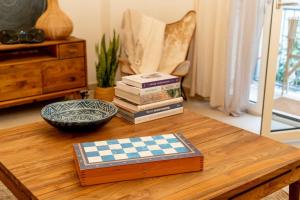 una pila de libros sobre una mesa de madera en Alios, Luxury Living Athens, en Atenas