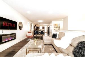 Photo de la galerie de l'établissement 3B Executive Home - All King Beds - Fireplace - Garage, à Edmonton