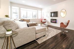 Photo de la galerie de l'établissement 3B Executive Home - All King Beds - Fireplace - Garage, à Edmonton