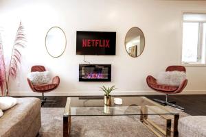 Photo de la galerie de l'établissement 3B Executive Home - All King Beds - Fireplace - Garage, à Edmonton